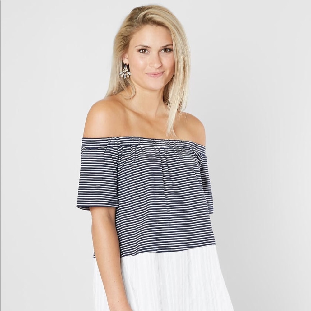 🆕 BUCKLE Doe & Rae Striped Off The Shoulder Top